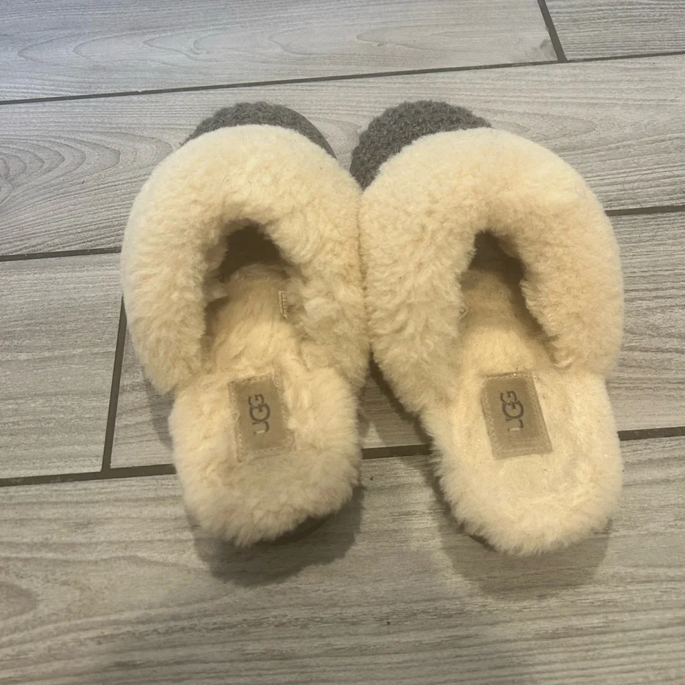 Ugg slippers size 8 - Picture 3 of 4